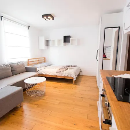 Happy Old Town Apartment