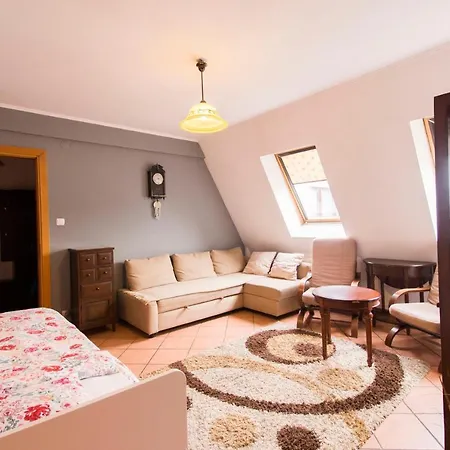 Happy Old Town Apartment