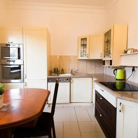 Happy Old Town Apartment