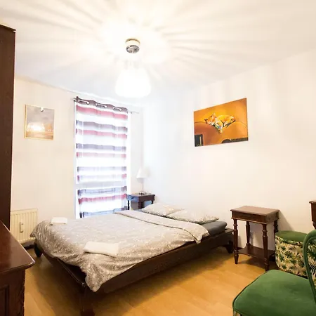 Happy Old Town Apartment *