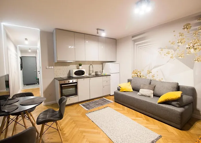 Happy Old Town Apartment *