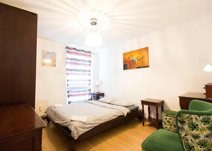 Happy Old Town Apartment *